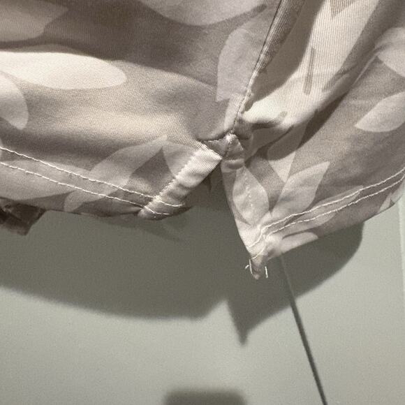 Simply Southern Polo Shirt Men Sz XL Gray Cream Floral Leaf Print Beach Resort - Picture 6 of 11